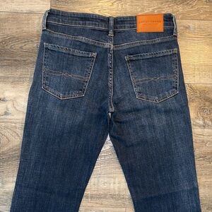 Lucky Brand Women’s Dark Indigo Straight Jeans, size 2/26 -31.5 length